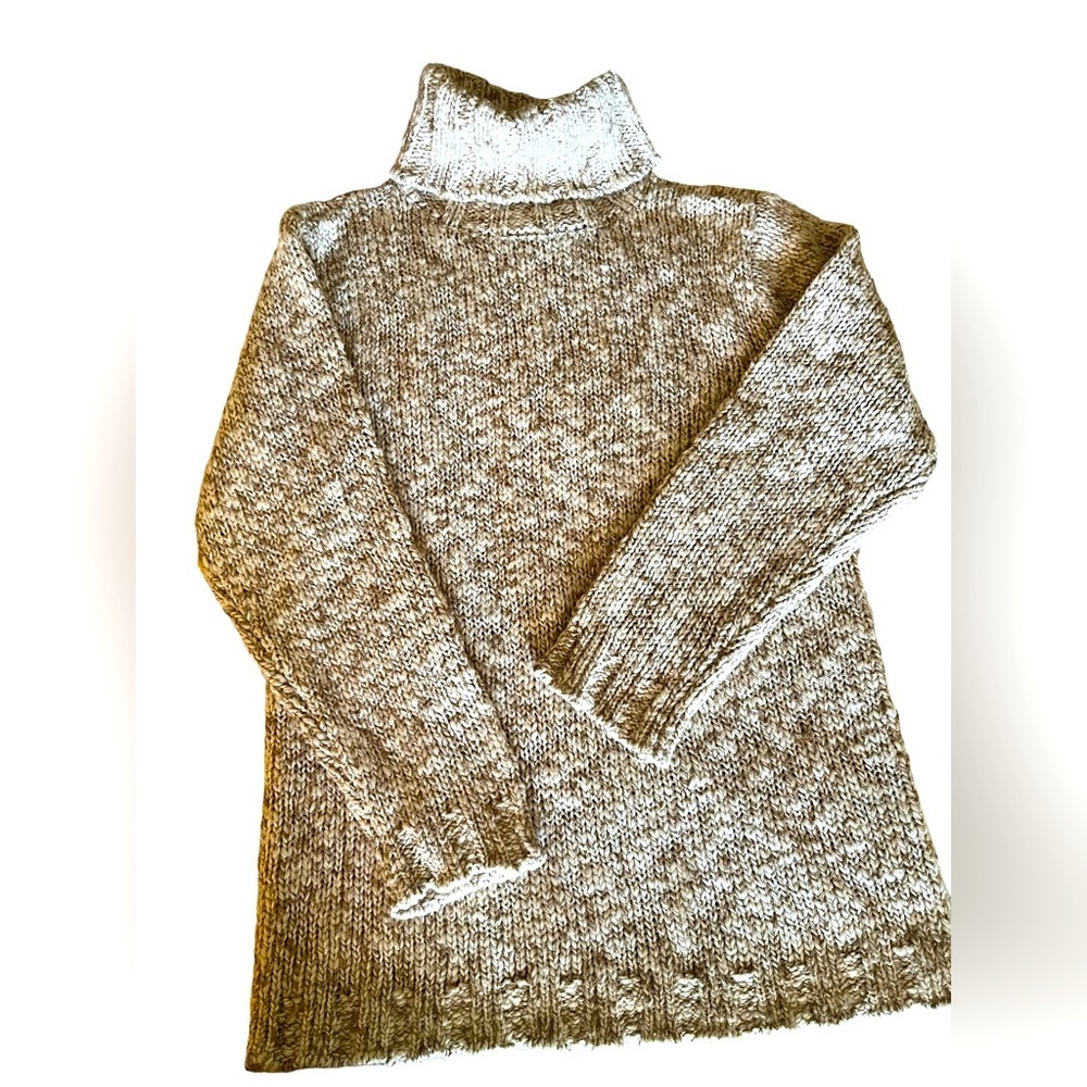 🔥🔥🔥Liz Claiborne Vintage Turtle Neck Sweater. With Beautiful Golden Threads